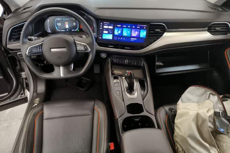 Used Haval F7 2021 1.5T Two-Wheel Drive i-Type Center Console