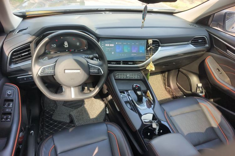 Used Haval F7 2021 2.0T Two-Wheel Drive i-Van Center Console