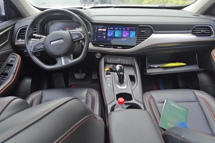Used Haval F7 2021 1.5T Two-Wheel Drive iXuan Center Console