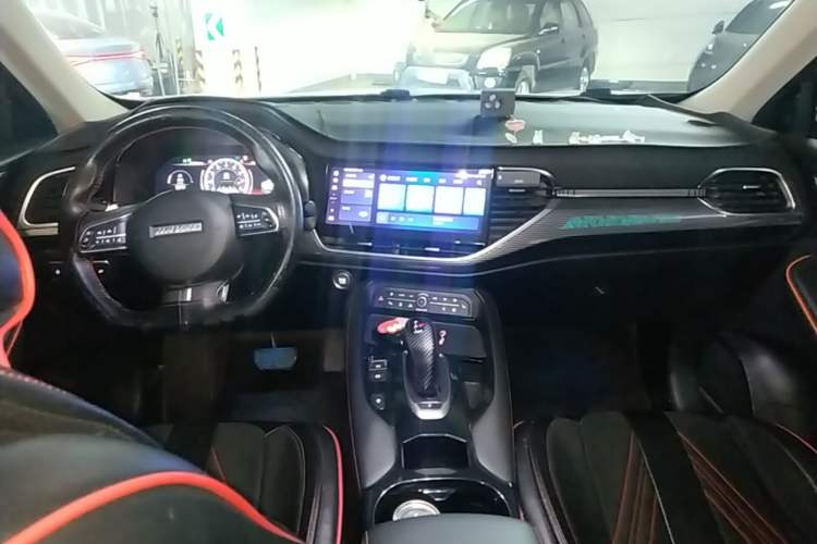 Used Haval F7 2021 2.0T Two-Wheel Drive i-Van Center Console