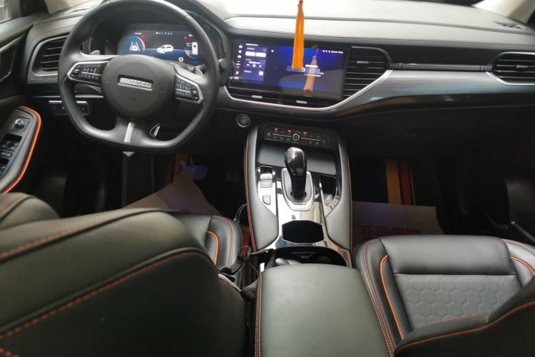 Used Haval F7 2021 2.0T Two-Wheel Drive i-Van Center Console