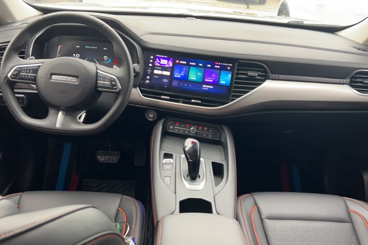 Used Haval F7 2021 2.0T Two-Wheel Drive i-Active Center Console