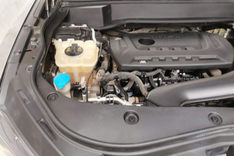 Used Haval F7 2021 2.0T Two-Wheel Drive i-Van Engine Bay Right