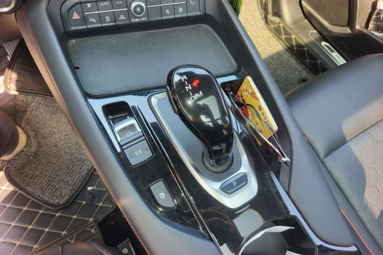 Used Haval F7 2021 2.0T Two-Wheel Drive i-Van Gear Lever