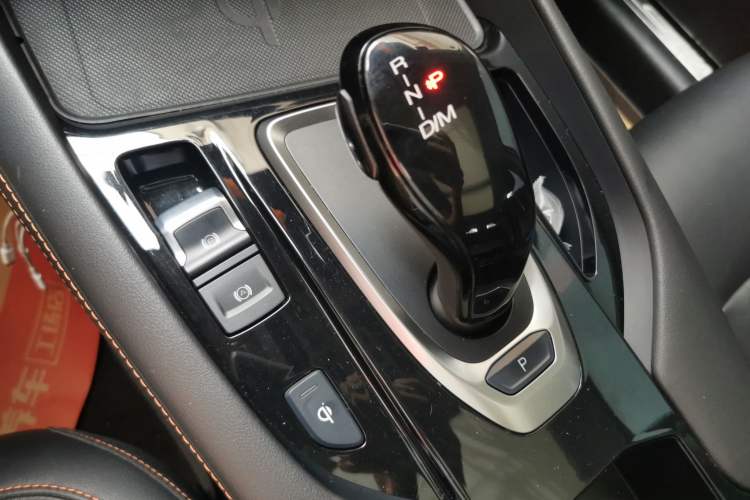 Used Haval F7 2021 2.0T Two-Wheel Drive i-Van Gear Lever