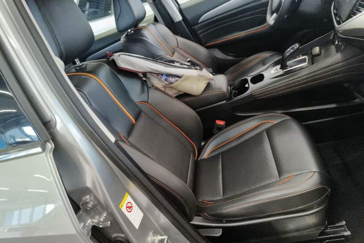 Used Haval F7 2021 1.5T Two-Wheel Drive i-Type Right Front Seat