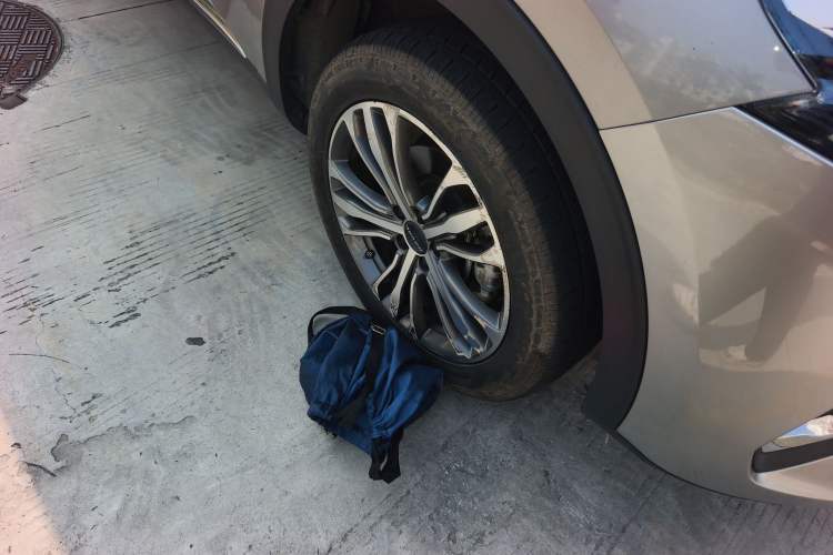 Used Haval F7 2021 2.0T Two-Wheel Drive i-Van Right Front Wheel Hub