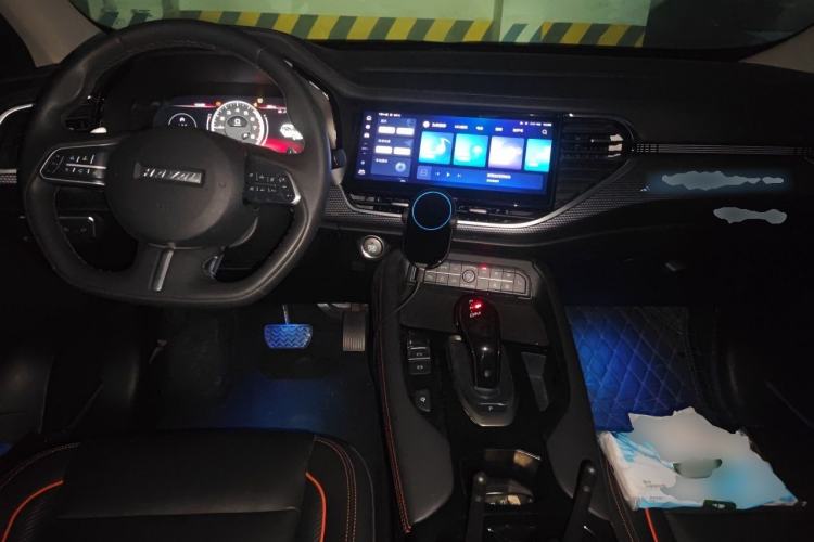 Used Haval F7 2021 2.0T Two-Wheel Drive i-Van Center Console