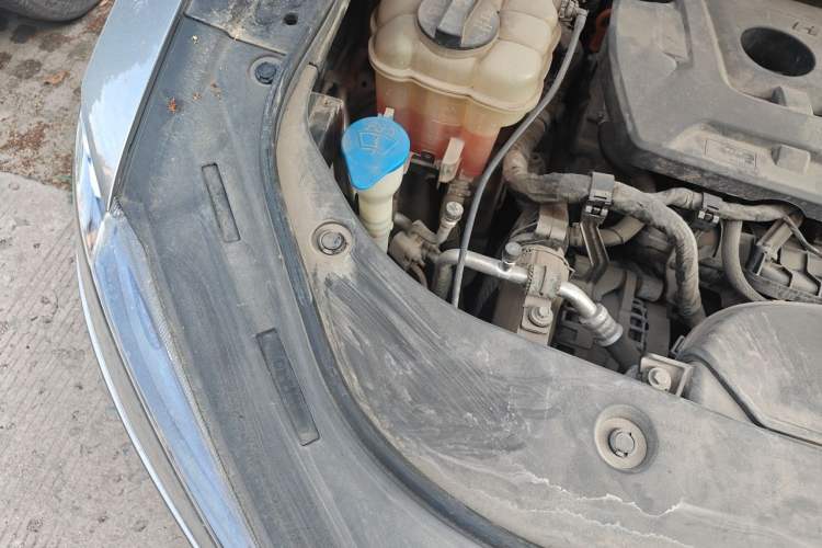 Used Haval F7 2021 2.0T All-Wheel Drive iJoy Engine Bay Right