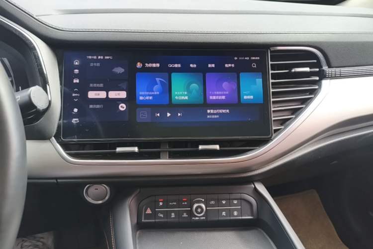 Used Haval F7 2021 2.0T Two-Wheel Drive i-Active Audio And AC Panel