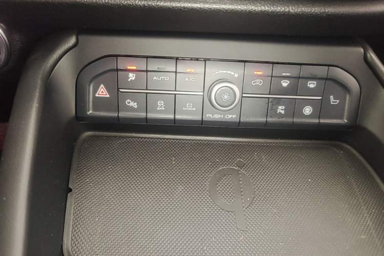 Used Haval F7 2021 1.5T Two-Wheel Drive i-Trend Audio And AC Panel