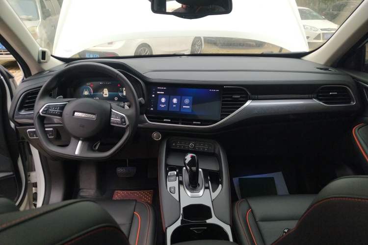 Used Haval F7 2021 2.0T All-Wheel Drive iJoy Center Console