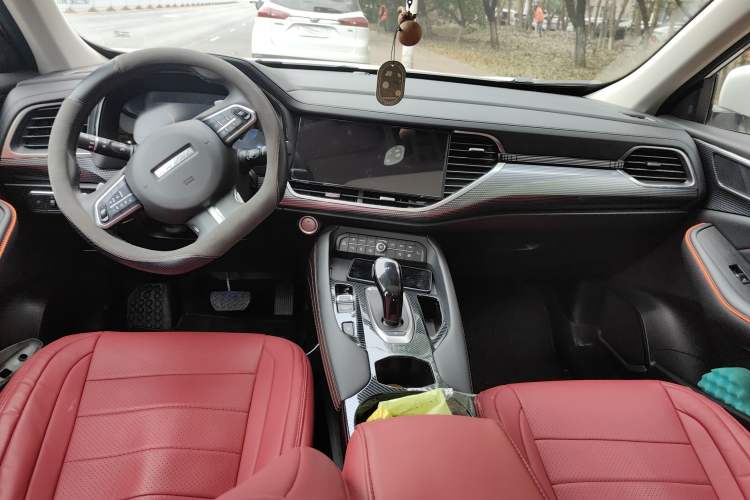 Used Haval F7 2021 2.0T Two-Wheel Drive i-Van Center Console