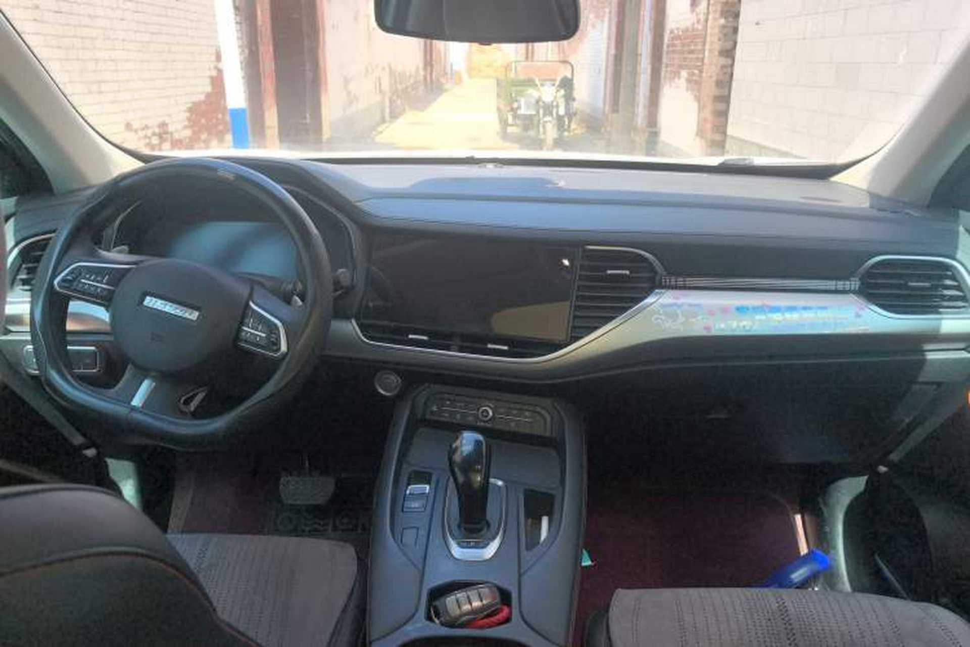 Used Haval F7 2021 1.5T Two-Wheel Drive iXuan Center Console