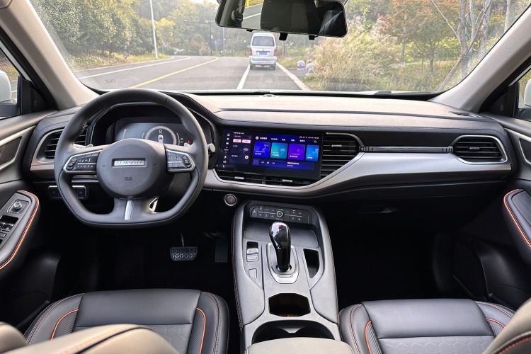 Used Haval F7 2021 1.5T Two-Wheel Drive i-Type Center Console