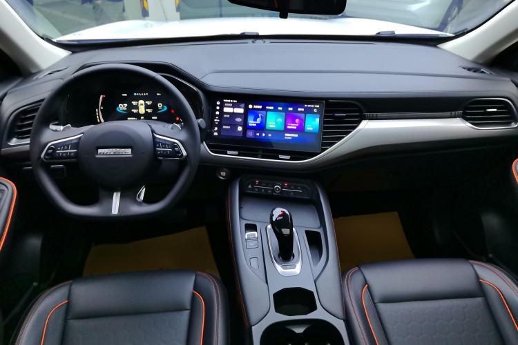 Used Haval F7 2021 1.5T Two-Wheel Drive iXuan Center Console