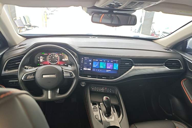 Used Haval F7 2021 2.0T Two-Wheel Drive i-Van Center Console