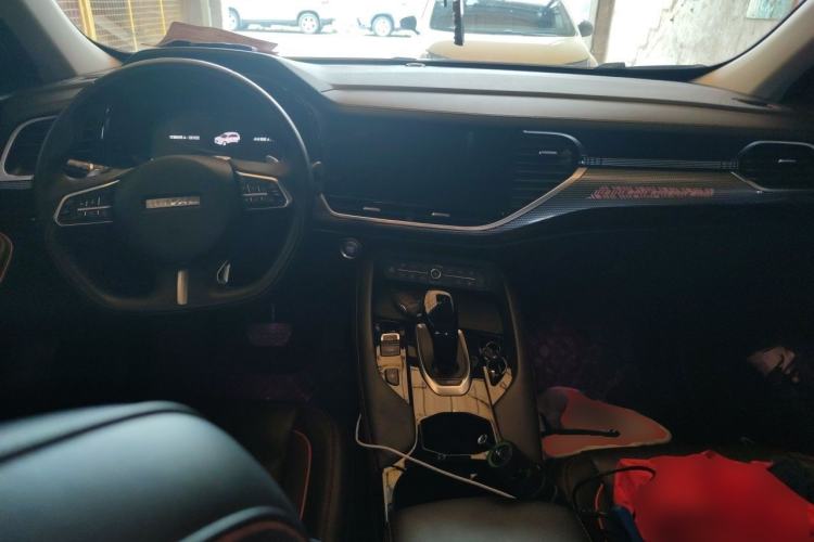 Used Haval F7 2021 2.0T Two-Wheel Drive i-Van Center Console