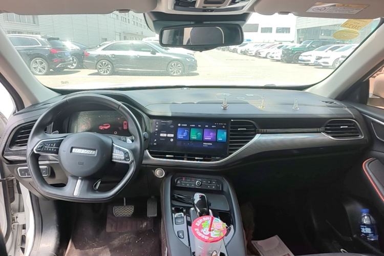 Used Haval F7 2021 2.0T Two-Wheel Drive i-Van Center Console