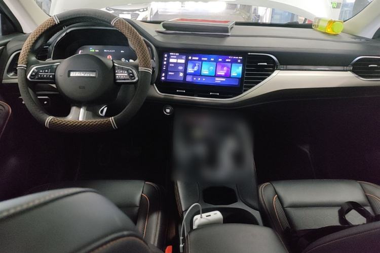 Used Haval F7 2021 1.5T Two-Wheel Drive iXuan Center Console