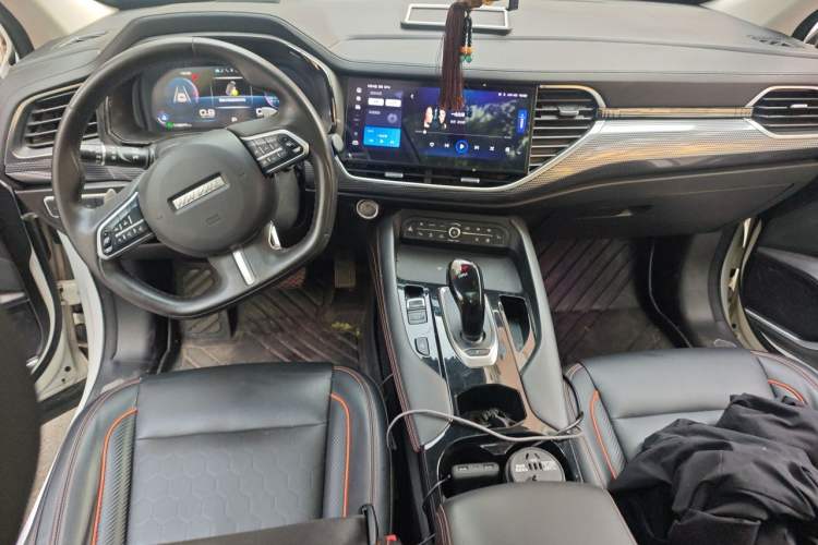 Used Haval F7 2021 2.0T Two-Wheel Drive i-Van Center Console