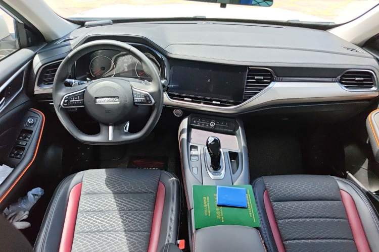 Used Haval F7 2021 1.5T Two-Wheel Drive iCool Center Console