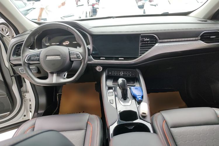 Used Haval F7 2021 2.0T Two-Wheel Drive i-Van Center Console