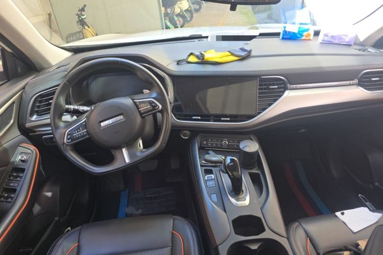 Used Haval F7 2021 1.5T Two-Wheel Drive i-Type Center Console