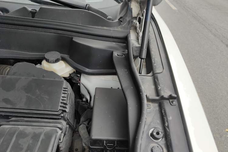 Used Haval F7 2021 2.0T Two-Wheel Drive i-Van Engine Bay Left