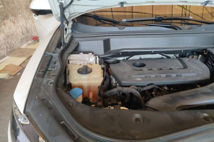 Used Haval F7 2021 2.0T Two-Wheel Drive i-Van Engine Bay Right