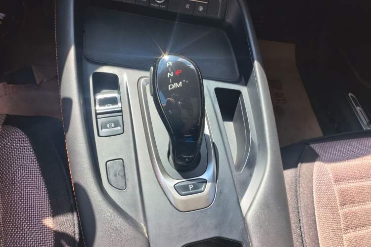 Used Haval F7 2021 1.5T Two-Wheel Drive iShow Gear Lever