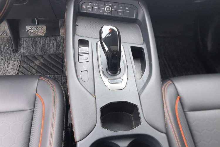 Used Haval F7 2021 1.5T Two-Wheel Drive iXuan Gear Lever