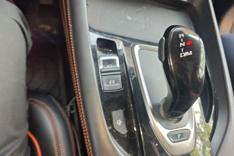 Used Haval F7 2021 2.0T Two-Wheel Drive i-Van Gear Lever