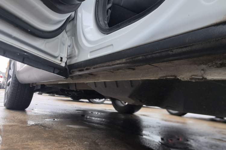 Used Haval F7 2021 1.5T Two-Wheel Drive iXuan Left Side Sill