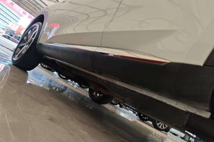 Used Haval F7 2021 1.5T Two-Wheel Drive iXuan Left Side Sill