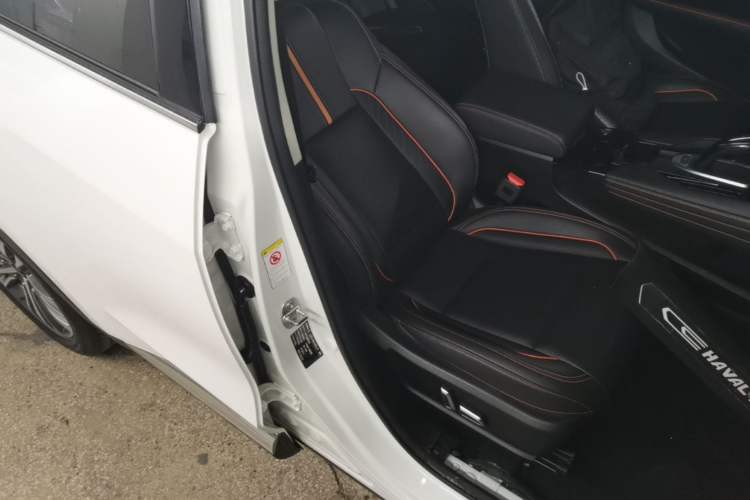 Used Haval F7 2021 2.0T Two-Wheel Drive i-Van Right Front Seat