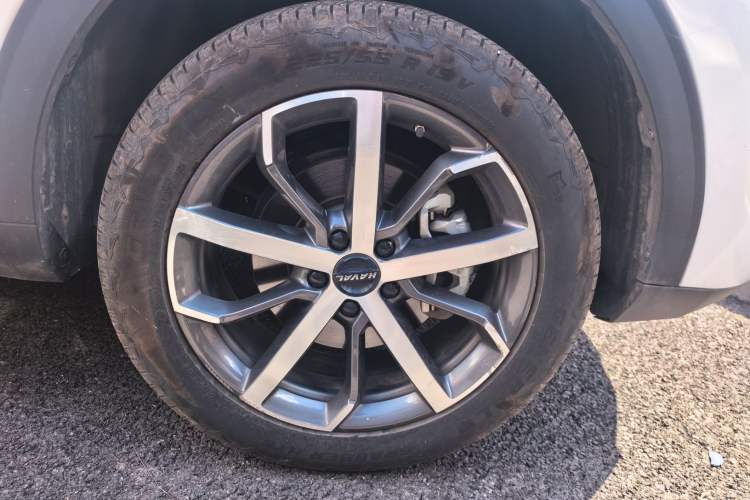 Used Haval F7 2021 1.5T Two-Wheel Drive iShow Right Front Wheel Hub