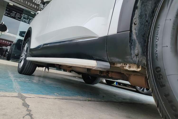 Used Haval F7 2021 2.0T Two-Wheel Drive i-Van Right Side Sill