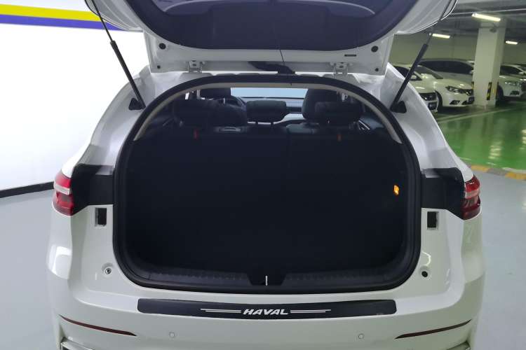 Used Haval F7 2021 1.5T Two-Wheel Drive iXuan Trunk