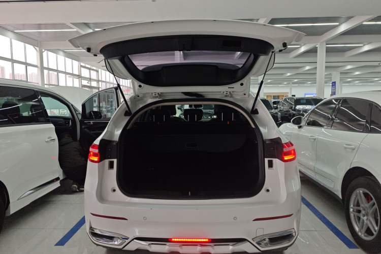 Used Haval F7 2021 1.5T Two-Wheel Drive i-Type Trunk