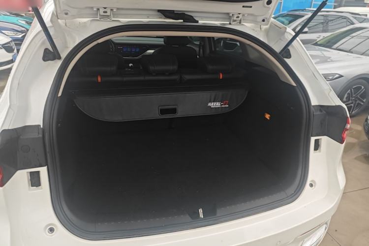 Used Haval F7 2021 1.5T Two-Wheel Drive iXuan Trunk