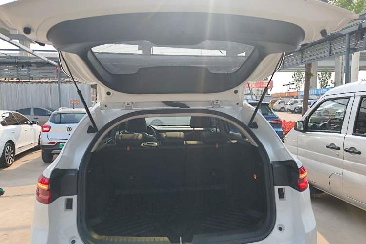 Used Haval F7 2021 1.5T Two-Wheel Drive iXuan Trunk