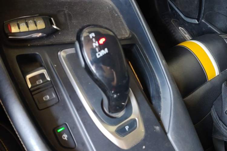 Used Haval F7x 2019 2.0T Four-Wheel Drive Intelligent Sport Edition Gear Lever
