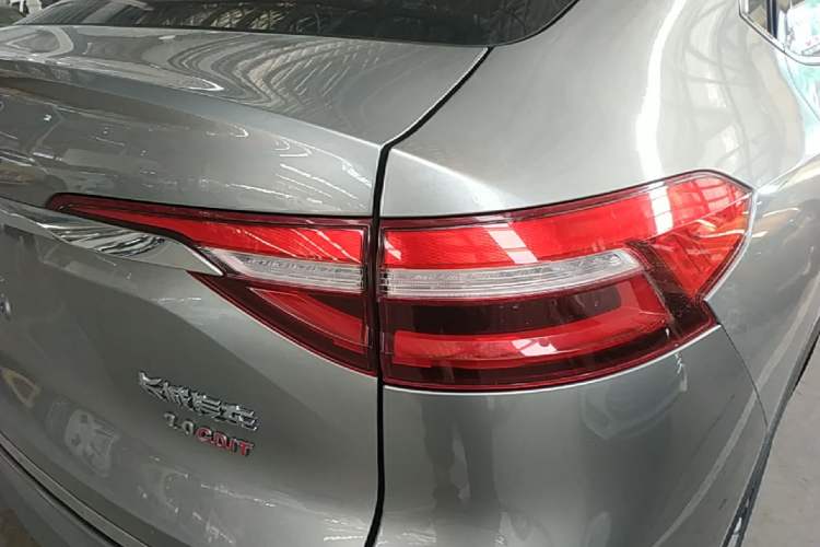Used Haval F7x 2019 2.0T Two-Wheel Drive Intelligent Technology Edition Exterior 3