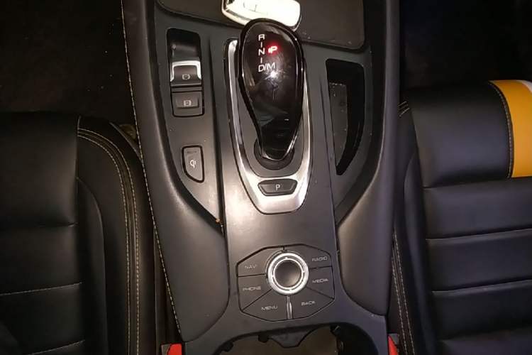 Used Haval F7x 2019 2.0T Two-Wheel Drive Intelligent Technology Edition Gear Lever