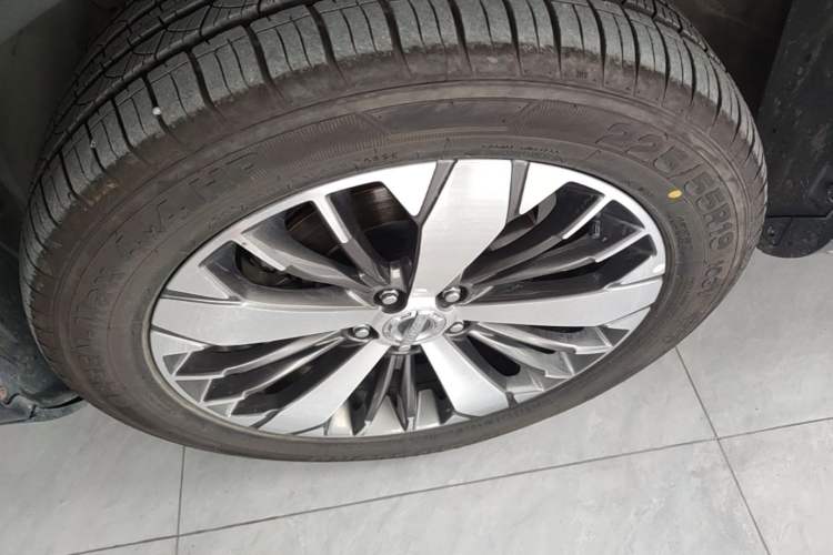 Used Haval F7x 2019 2.0T Four-Wheel Drive Intelligent Sport Edition Left Front Wheel Hub