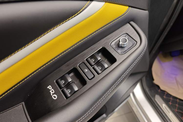 Used Haval F7x 2019 2.0T Two-Wheel Drive Intelligent Technology Edition Interior 11