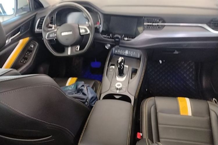 Used Haval F7x 2019 2.0T Two-Wheel Drive Smart & Stylish Play Edition Center Console