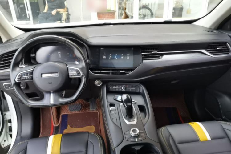 Used Haval F7x 2019 1.5T Two-Wheel Drive Smart & Trendy Edition Center Console