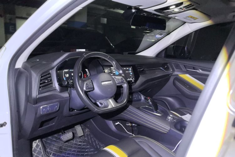 Used Haval F7x 2019 2.0T Two-Wheel Drive Smart & Stylish Play Edition Center Console